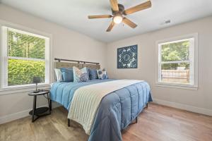 a bedroom with a bed and a ceiling fan at Modern 2 Bedroom Home with Fire Pit, Bikes in Portsmouth