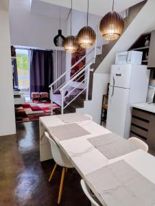 Η κουζίνα ή μικρή κουζίνα στο Gaudi Loft Design 50