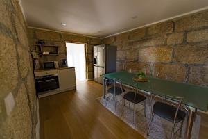 Η κουζίνα ή μικρή κουζίνα στο Casa da Boavista +7 φωτογραφίες