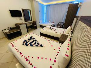 TV a/nebo společenská místnost v ubytování Elite Sea Sky Hotel