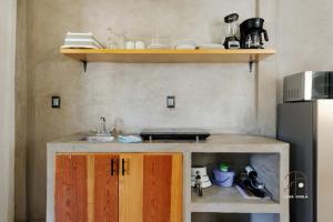 Η κουζίνα ή μικρή κουζίνα στο Incredible Nautilus Suite in the Heart of Punta