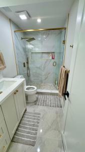 Afbeelding uit fotogalerij van Beautiful Luxury Cozy Home in Niagara Falls