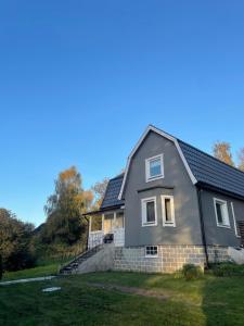 Το κτήριο όπου στεγάζεται  η παραθεριστική κατοικία