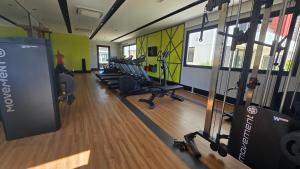 a gym with a row of treadmills and machines at Studio em Sorocaba no Campolim in Sorocaba