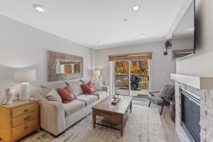 TV a/nebo společenská místnost v ubytování Expedition Station 8583 by Summit County Mountain Retreats