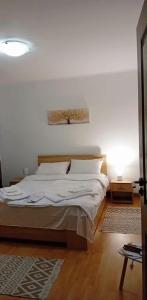 Giường trong phòng chung tại 3 bed apartment Iasi 5 min from aeroport