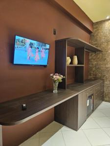 a room with a flat screen tv on a wall at Praculá Hotel in Belém +22 photos