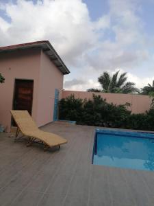 Bazén v ubytování Villa Magnifique avec accès à la piscine nebo v jeho okolí