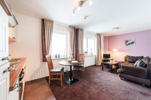 a living room with a couch and a table at Hotel Fauna in Breiholz
