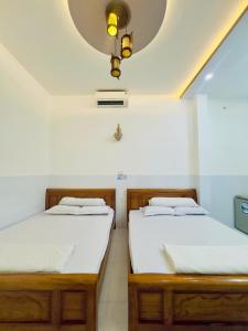Postel nebo postele na pokoji v ubytování Khách sạn Anh Thư