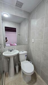 Ένα μπάνιο στο Charming family home in San Gil! +28 φωτογραφίες