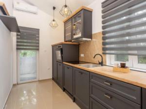 Nhà bếp/bếp nhỏ tại Two Bedroom Apartment with Terrace