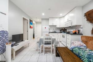 Η κουζίνα ή μικρή κουζίνα στο Relaxing Private Room, Quiet and Convenient