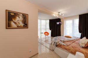 Postel nebo postele na pokoji v ubytování Sandanski Peak Guest Rooms