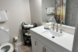 Ένα μπάνιο στο Pirates Bay Condominiums Unit 302A +23 φωτογραφίες