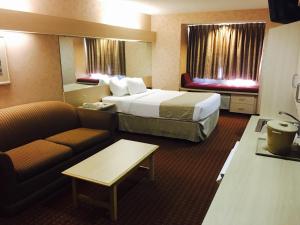 Postel nebo postele na pokoji v ubytování Microtel Inn & Suites by Wyndham Syracuse Baldwinsville