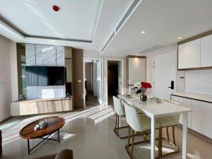 Kuchyň nebo kuchyňský kout v ubytování 2BR Condo FREE Cinema, Game & working Space near Central