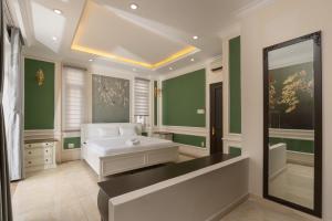 Giường trong phòng chung tại Villa INDOCHINA 7 bed room