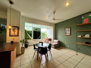a kitchen with a table and chairs in a room at Edificio Teocalli, Bacocho Puerto Escondido in Puerto Escondido