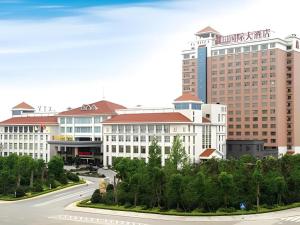 a group of buildings with a road in front at Xiangtan Xintian International Hotel in Xiangtan
