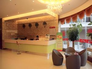 Lobi atau kawasan kaunter penerimaan di Yulin Jintone Hotel Wenhua Square Branch