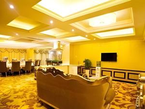 a conference room with a couch and a tv in it at Kui Chong Holiday Hotel in Shenzhen