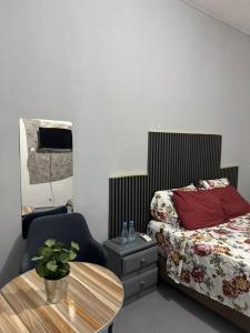 a bedroom with a bed and a table with a chair at Mini studio in Dakar +4 photos
