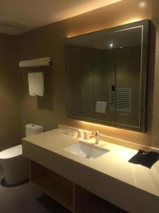 Ένα μπάνιο στο City Comfort Inn Yi'Ning Jichang Road Shanghaicheng