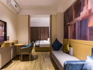 a hotel room with a bed and a desk at City Comfort Inn Liuzhou Wuling Liutai Road in Liuzhou