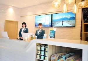 two women standing at a counter in a store at City Comfort Inn Suizhou Bingzi Wanda in Suizhou