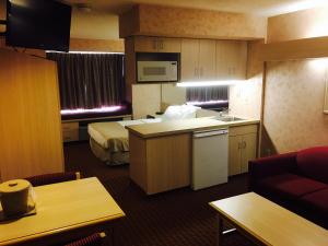 Kuchyň nebo kuchyňský kout v ubytování Microtel Inn & Suites by Wyndham Syracuse Baldwinsville