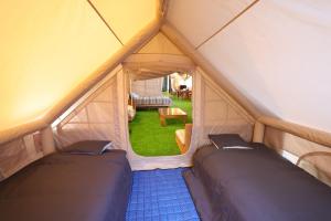 Un lugar para sentarse en HB01 テントと芝生が広がるお部屋 小田原港3分 8名可 箱根板橋駅徒歩8分 早川駅徒歩7分 Tent and lawn room Odawara Port 3 minutes 8 people Hakone Itabashi Station 8 minutes on foot Hayakawa Station 7 minutes on foot