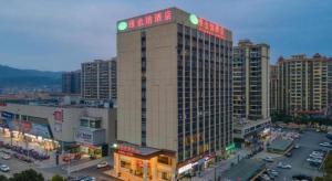 a tall building with a sign on top of it at Vienna Hotel Jiangxi Yongxin Shizheng Square in Yongxin