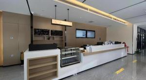 an empty room with a counter in a building at City Comfort Inn Nanyang Nanshi Hospital in Nanyang