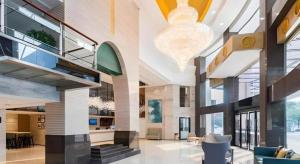 a large lobby with a staircase and a chandelier at City Comfort Inn Dongguan Wangniudun in Dongguan