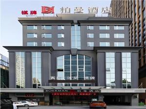 a building with a sign on top of it at Borrman Hotel Dongguan Houjie Wanda Plaza Liaoxia Metro Station in Dongguan