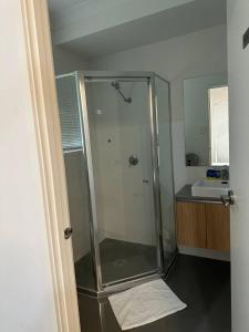 Koupelna v ubytování Double Bed Room with Ensuite Bath-Peaceful location