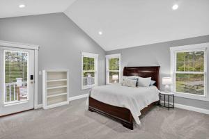 Ένα ή περισσότερα κρεβάτια σε δωμάτιο στο NEW Near Wedding venues-Waterfront hot spots +25 φωτογραφίες