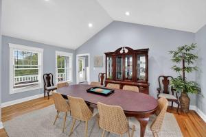 Φωτογραφία από το άλμπουμ του NEW Near Wedding venues-Waterfront hot spots σε Stevensville