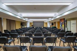 Espace de conférence ou salle de réunion dans l'établissement City Comfort Inn Liuzhou Liunan Wanda Plaza