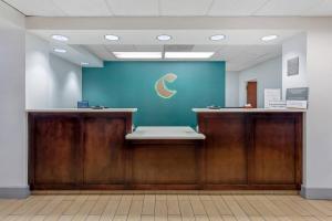 a waiting area of a hospital with a blue wall at Comfort Inn Laurel - Fort Meade in Laurel +62 photos