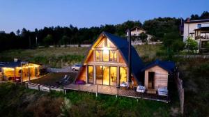 Το κτήριο όπου στεγάζεται  το σαλέ