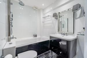 Phòng tắm tại Strozzi Palace Suites by Mansley +70 ảnh