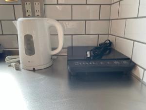 อุปกรณ์ชงชาและกาแฟของ ＡＴＴＡ ＨＯＴＥＬ ＫＡＭＡＫＵＲＡ - Vacation STAY 33593v