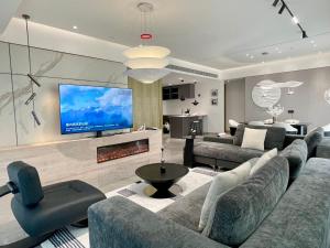 Μια τηλεόραση ή/και κέντρο ψυχαγωγίας στο EHUB - Luxury 4Bedroom 3Bathroom with Bund View