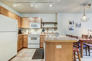 Η κουζίνα ή μικρή κουζίνα στο CS321 Copper Springs condo