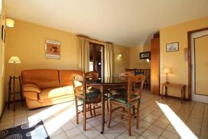a living room with a table and a couch at Chalet de Grany, magnifique vue sur le lac de Gérardmer in Gérardmer