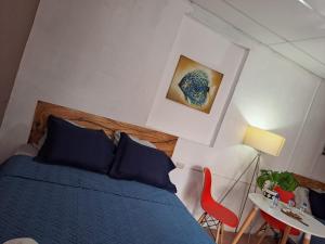 Postel nebo postele na pokoji v ubytování Hostal Genoveva