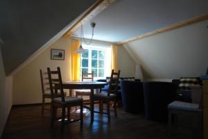 a dining room with a table and chairs and a window at Ferienhaus Räucherhäusel in Herrnhut
