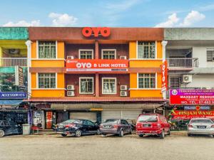 a building with cars parked in front of it at OYO 89703 B Link Hotel in Johor Bahru